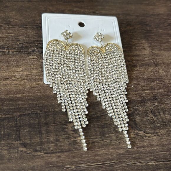 Elegant Statement heart Gold Dangle Earrings - Picture 10 of 13